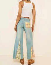 Load image into Gallery viewer, Relaxed Flare Patch Work Edition Jeans