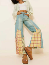 Load image into Gallery viewer, Relaxed Flare Patch Work Edition Jeans