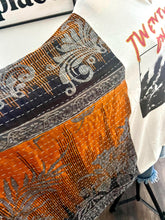 Load image into Gallery viewer, Butterfly Top “Twenty One Pilots