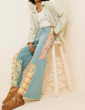 Load image into Gallery viewer, Relaxed Flare Patch Work Edition Jeans
