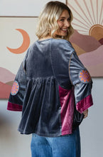 Load image into Gallery viewer, Vintage Embroidery Patch Velvet Top
