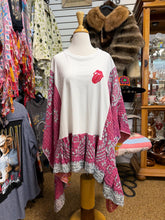 Load image into Gallery viewer, Butterfly Top “Rolling Stones with Ruffles
